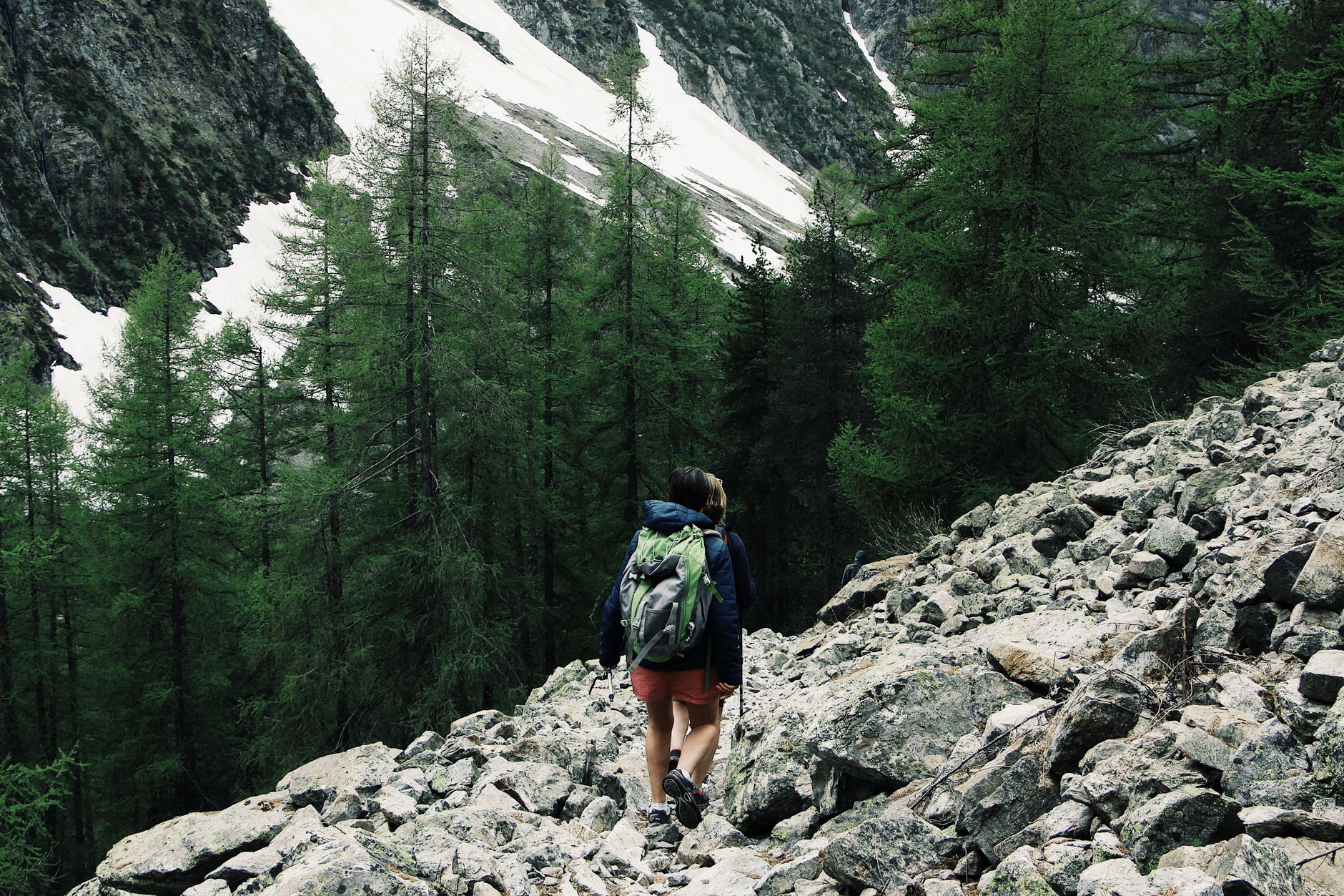Alpen-Wanderung im Sommer: Die 5 schönsten Routen für dein Level